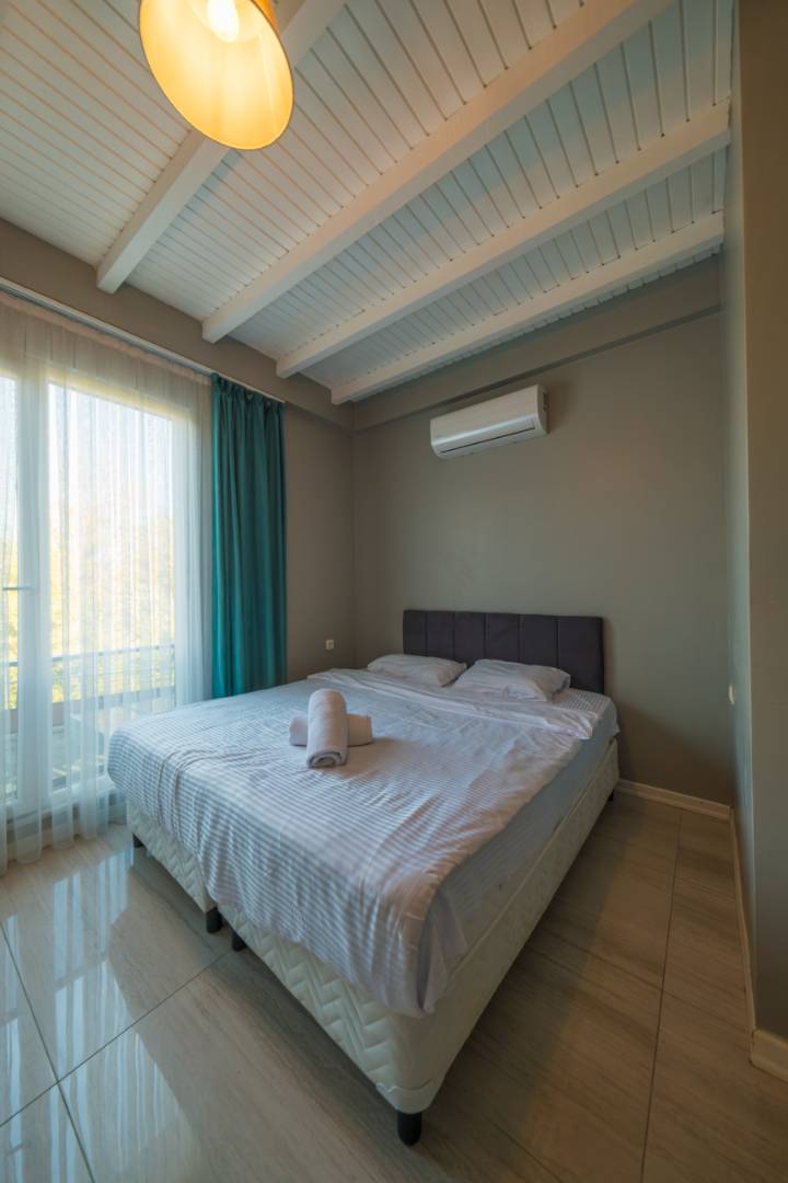 Sapanca Kırkpınar'da Nezih Konumda, Isıtmalı Havuzlu, Lüks Villa