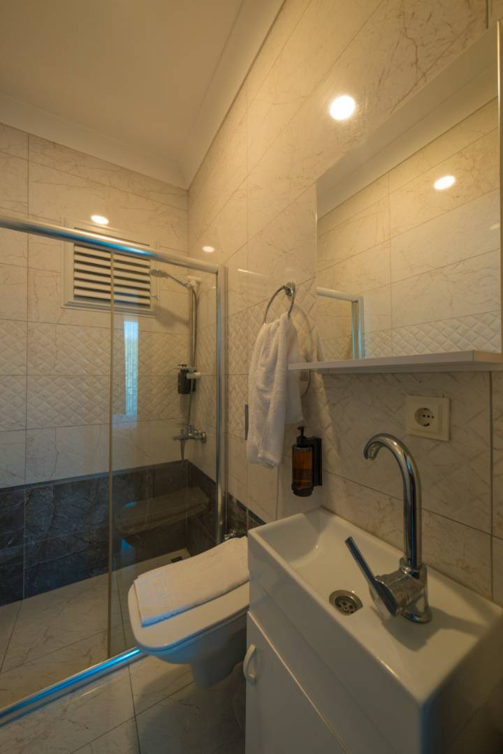 Sapanca Kırkpınar'da Nezih Konumda, Isıtmalı Havuzlu, Lüks Villa
