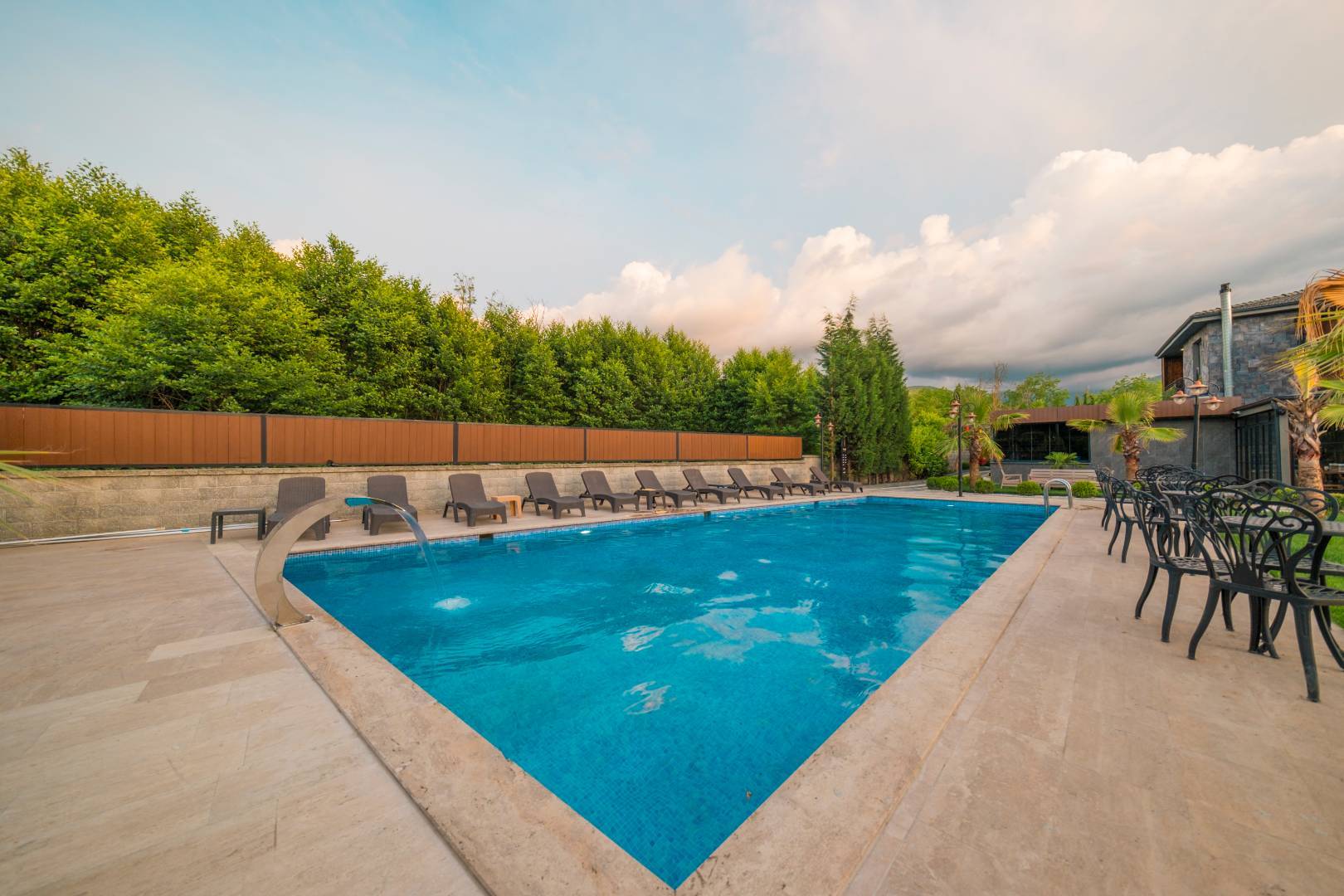 Sapanca Kırkpınar'da Sakin Konumda, Isıtmalı Havuzlu, Kiralık Villa