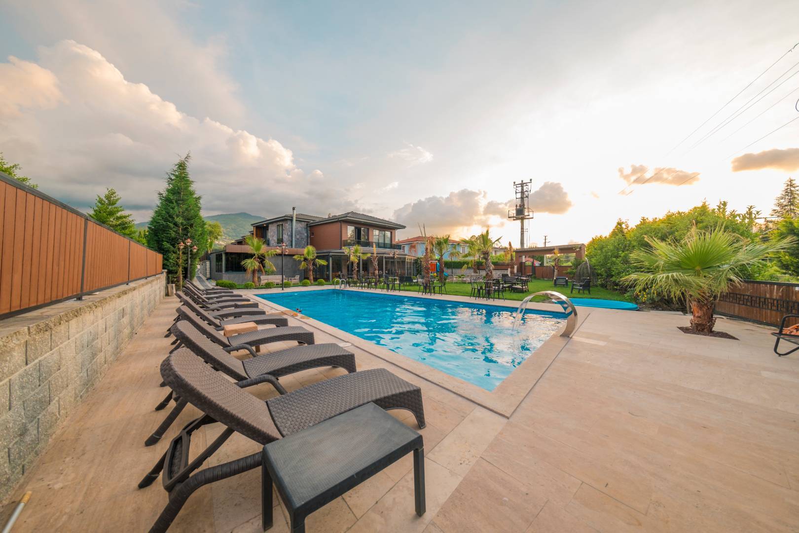 Sapanca Kırkpınar'da Sakin Konumda, Isıtmalı Havuzlu, Kiralık Villa