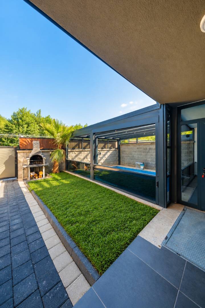 Sapanca Kırkpınar'da Sakin Konumda, Isıtmalı Havuzlu, Kiralık Villa