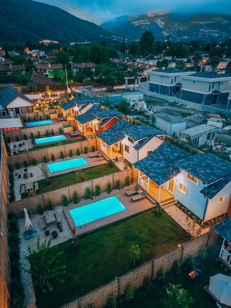 Sapanca Kırkpınar'da Minimalist Tasarımlı, Isıtmalı Havuzlu, 1+1 Tiny House