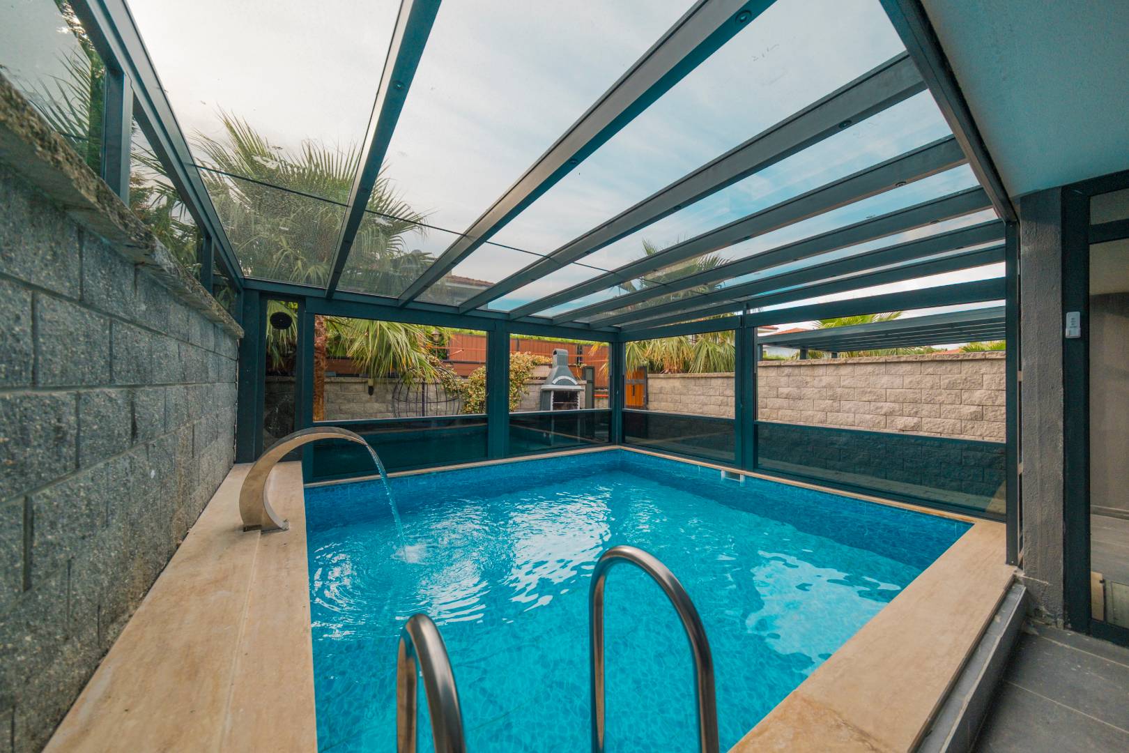 Sapanca Kırkpınar'da Yemyeşil Bahçeli, Özel Havuzlu, Modern Villa