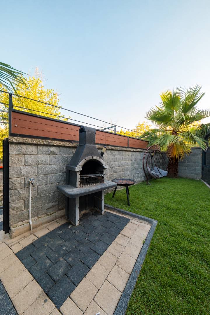 Sapanca Kırkpınar'da Yemyeşil Bahçeli, Özel Havuzlu, Modern Villa