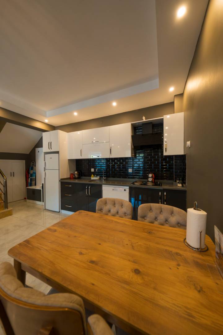 Sapanca Kırkpınar'da Yemyeşil Bahçeli, Özel Havuzlu, Modern Villa