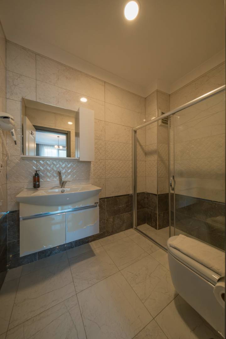 Sapanca Kırkpınar'da Yemyeşil Bahçeli, Özel Havuzlu, Modern Villa