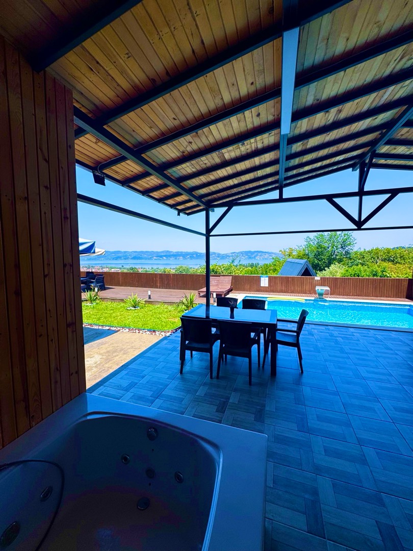 Sapanca Kuruçeşme'de Enfes Göl Manzaralı, Özel Havuzlu, Kiralık Bungalov