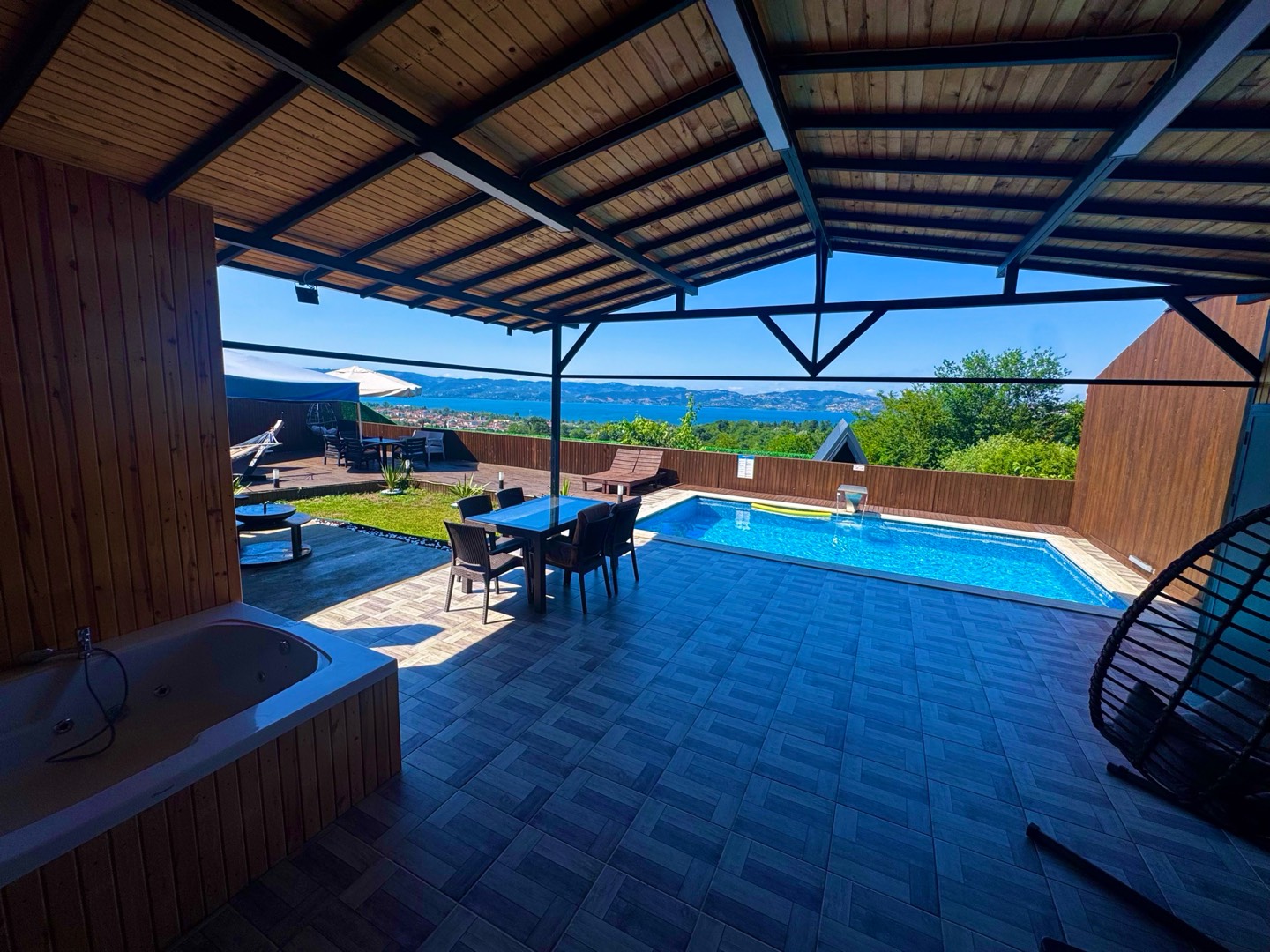 Sapanca Kuruçeşme'de Enfes Göl Manzaralı, Özel Havuzlu, Kiralık Bungalov