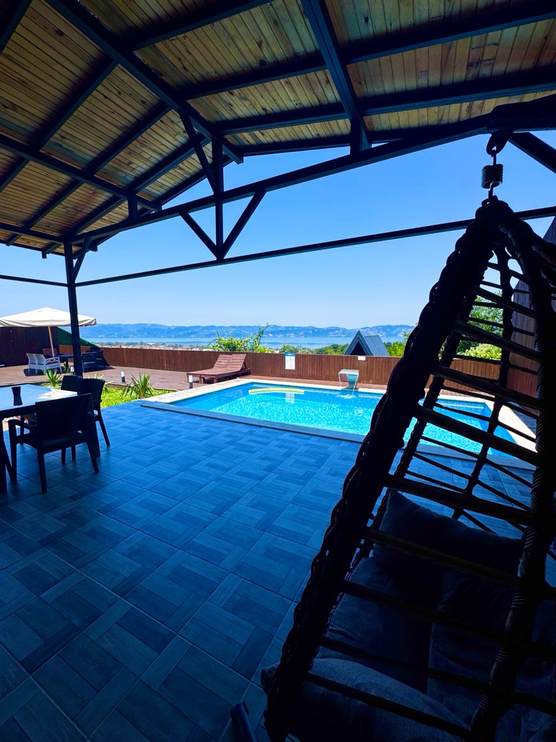 Sapanca Kuruçeşme'de Enfes Göl Manzaralı, Özel Havuzlu, Kiralık Bungalov