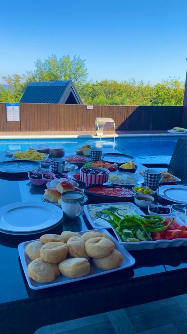 Sapanca Kuruçeşme'de Enfes Göl Manzaralı, Özel Havuzlu, Kiralık Bungalov