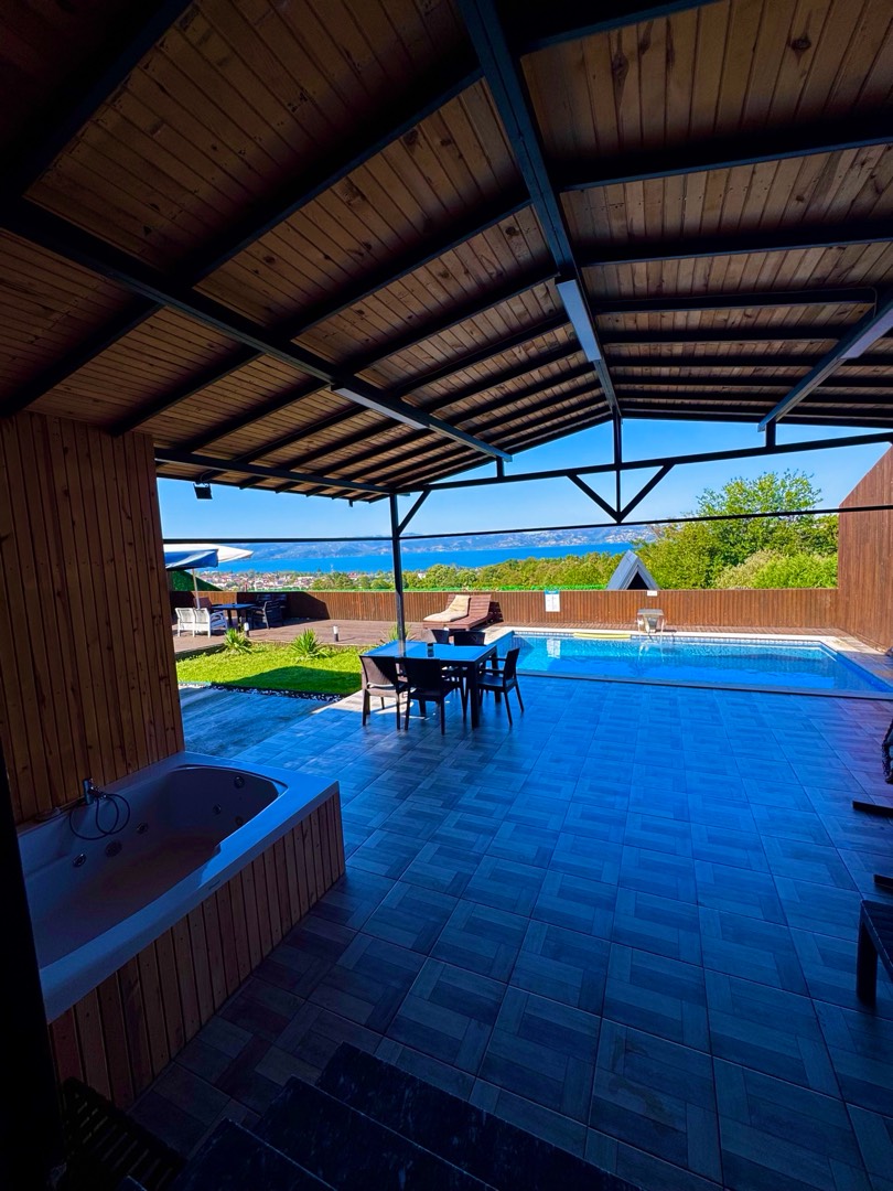 Sapanca Kuruçeşme'de Enfes Göl Manzaralı, Özel Havuzlu, Kiralık Bungalov