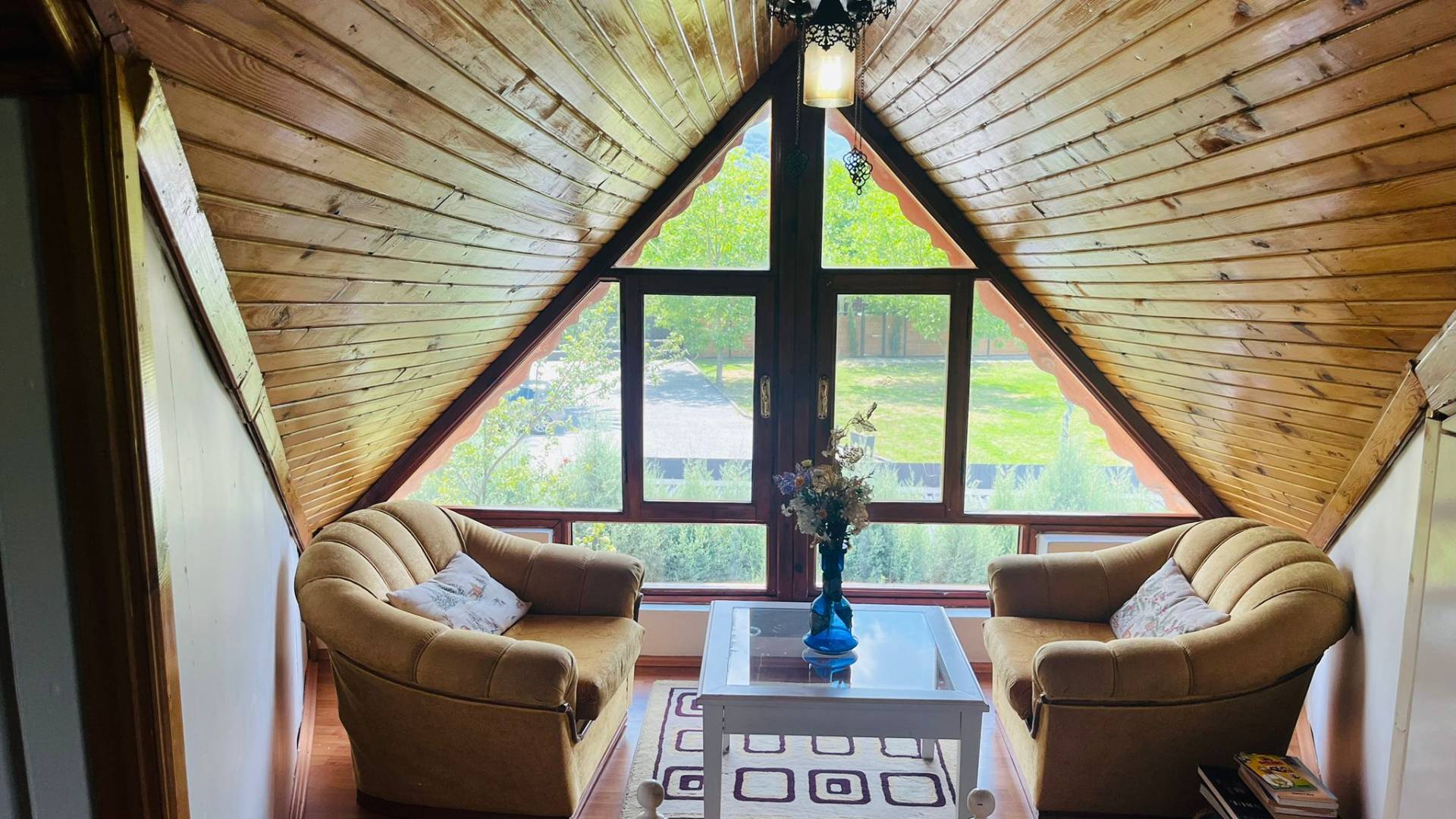 Sapanca Rüstempaşa'da Doğa Manzaralı, Isıtmalı Havuzlu, 4+1 Villa
