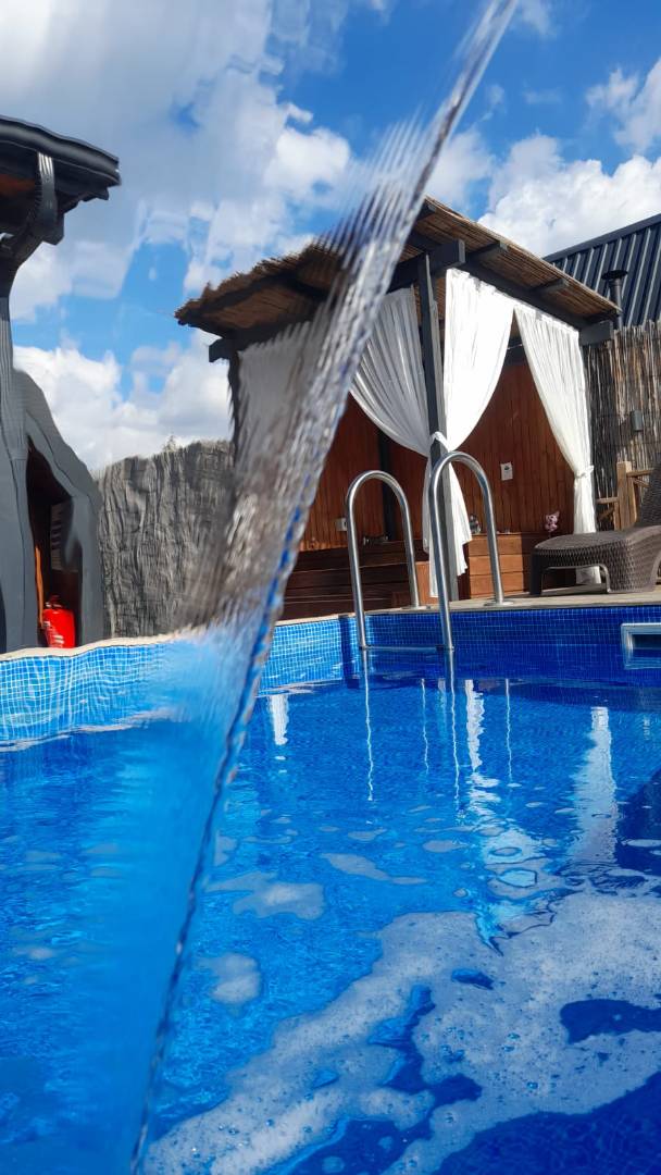 Sapanca Rüstempaşa'da Yemyeşil Bahçeli, Özel Havuzlu, 4 Kişilik Bungalov