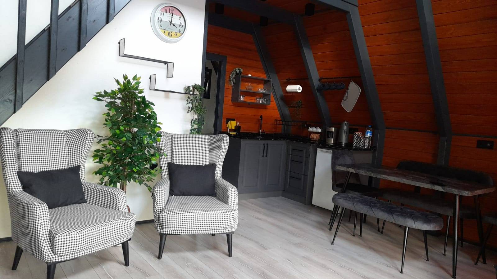 Sapanca Rüstempaşa'da Yemyeşil Bahçeli, Özel Havuzlu, 4 Kişilik Bungalov