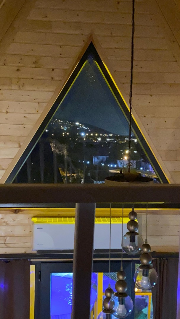 Sapanca Ünlüce'de Elverişli Konumda, Isıtmalı Havuzlu, Lüks Bungalov