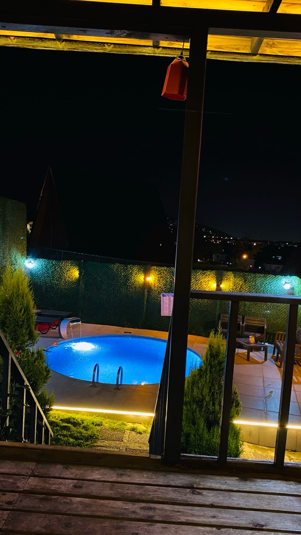 Sapanca Ünlüce'de Elverişli Konumda, Isıtmalı Havuzlu, Lüks Bungalov
