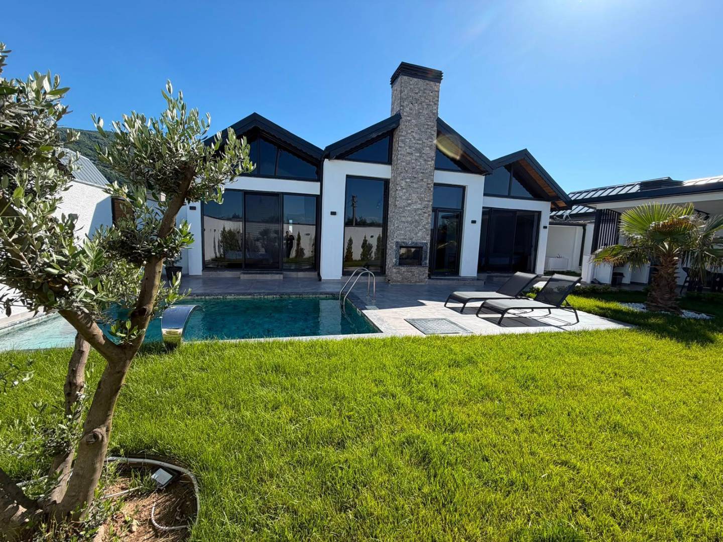 Sapanca Yanık'da Modern Tasarımlı, Özel Havuzlu, Konforlu Bungalov 46500 — 2