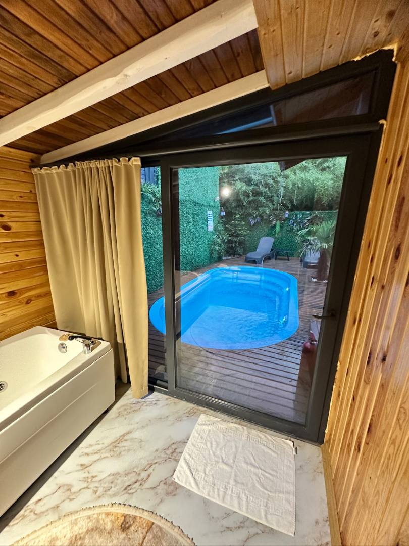 Sapanca Yanık'ta Doğanın İçerisinde, Özel Havuzlu, Minimalist Bungalov