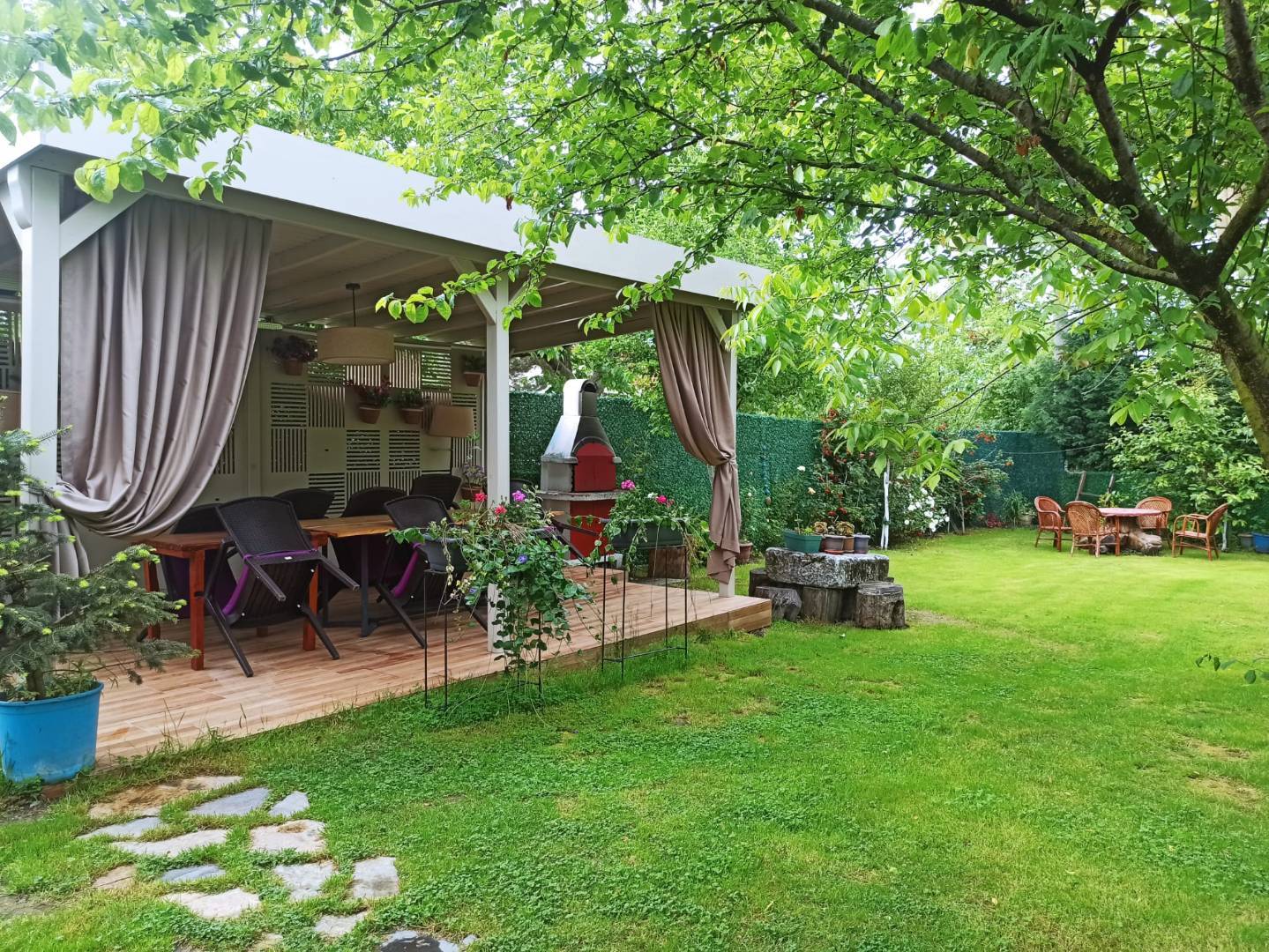Sapanca Yanık'ta Geniş Bahçeli, Isıtmalı Özel Havuzlu, Lüks Villa