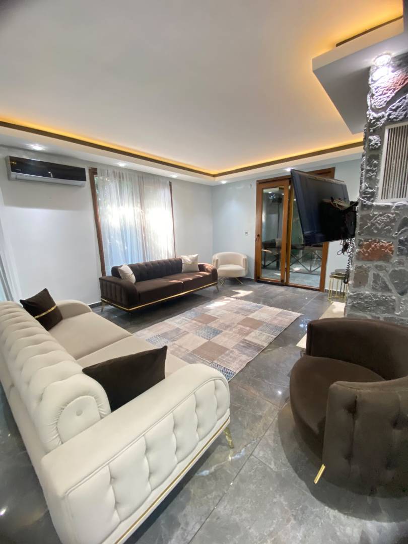 Sapanca Yanık'ta Jakuzili, Özel Havuzlu, Tuğla Villa 3+1