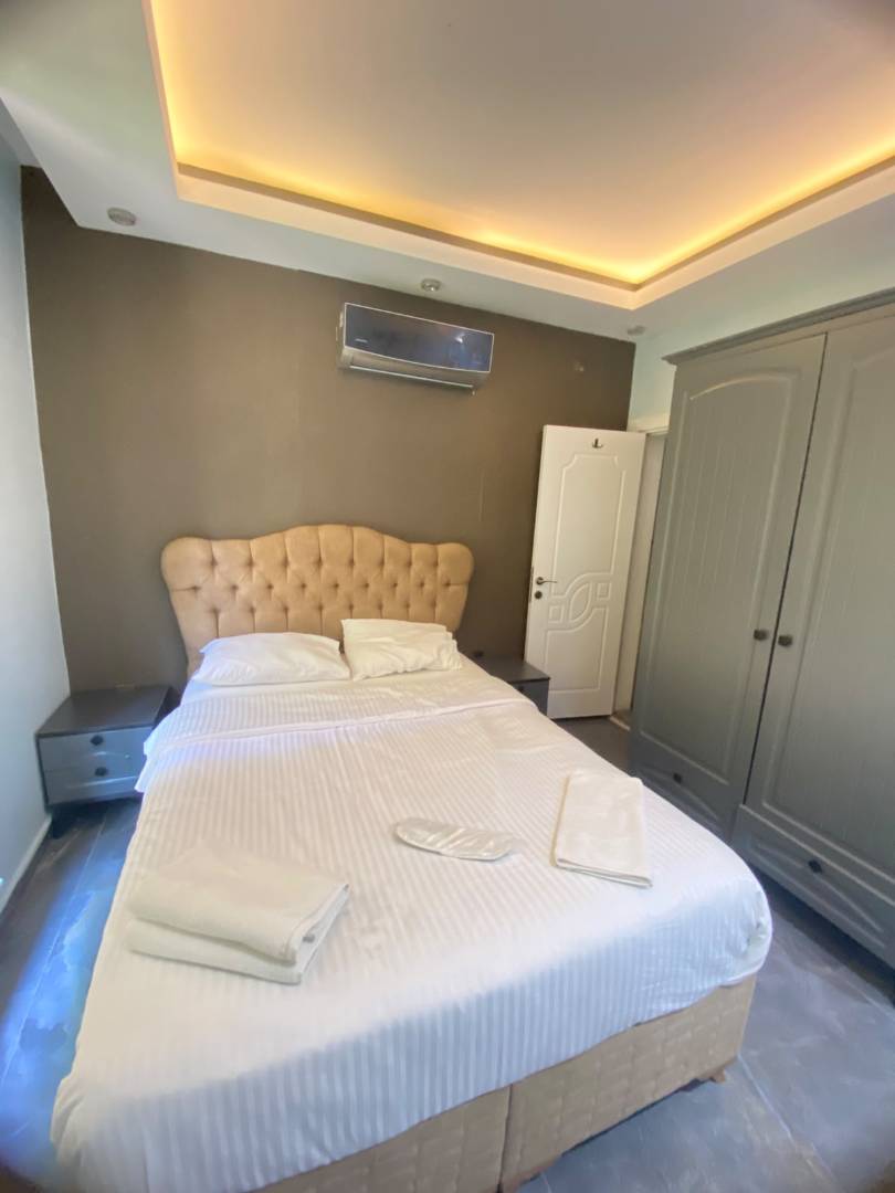 Sapanca Yanık'ta Jakuzili, Özel Havuzlu, Tuğla Villa 3+1
