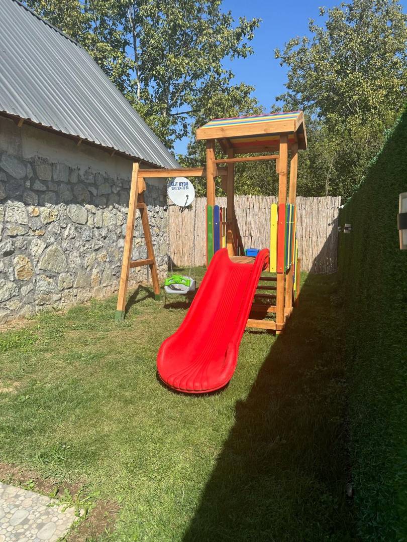 Sapanca Yanık'ta Merkezi Konumda, Isıtmalı Havuzlu, Lüks Bungalov