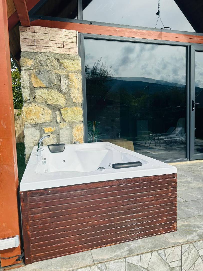 Sapanca Yanık'ta Merkezi Konumda, Isıtmalı Havuzlu, Lüks Bungalov