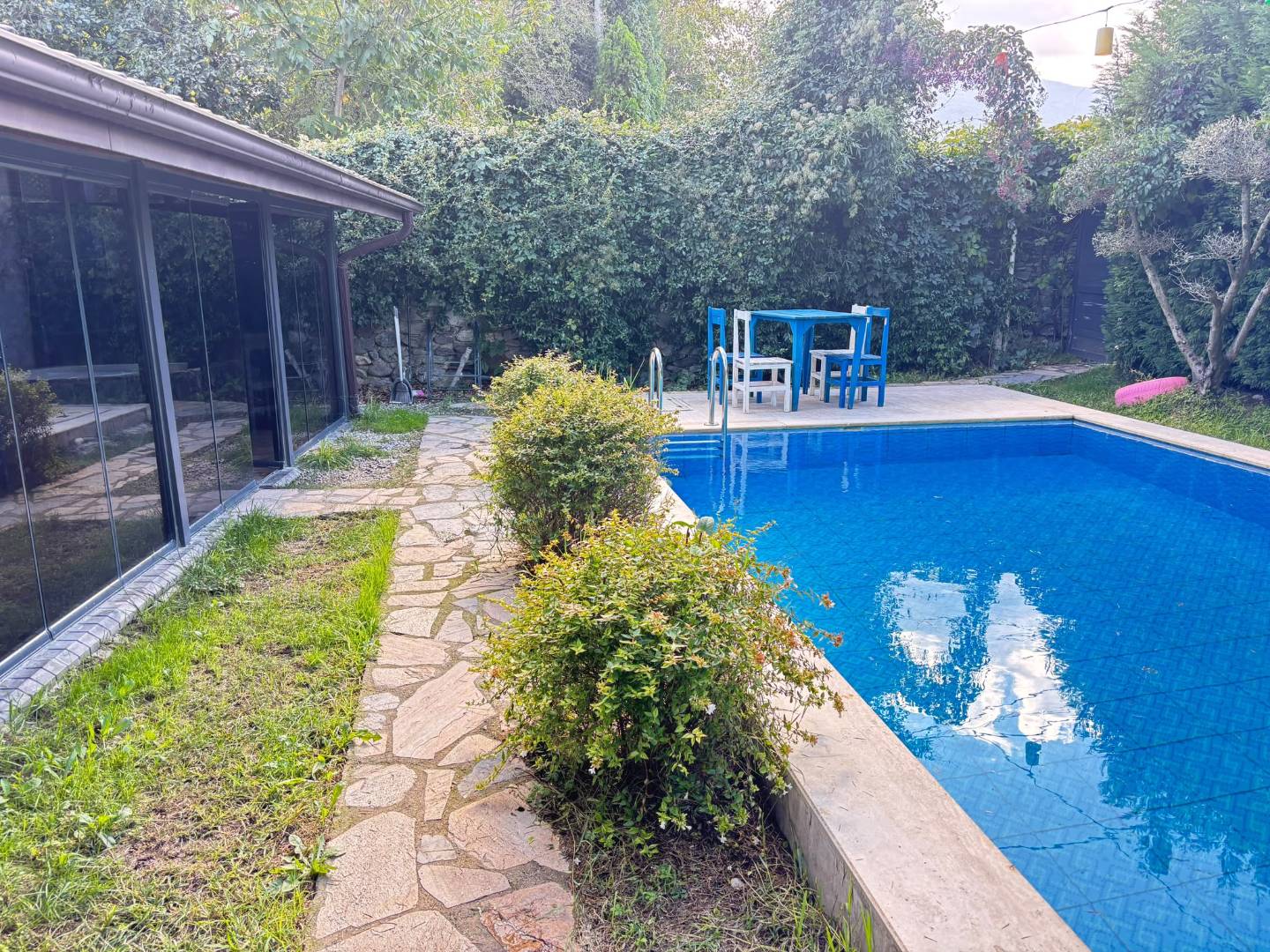 Sapanca Yanık'ta Yemyeşil Bahçeli, Özel Havuzlu, 2+1 Kiralık Villa 17575