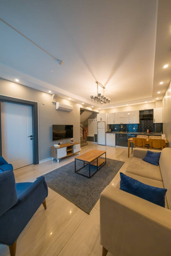 Sapanca'da Geniş Ailelere Uygun, Isıtmalı Havuzlu, Merkezi Villa