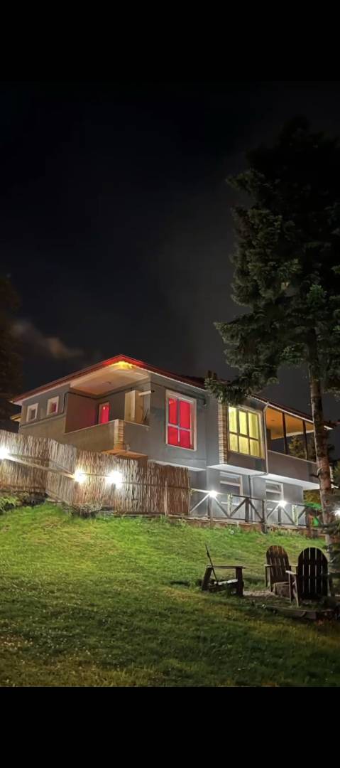 Sapanca'da Geniş Bahçeli, Isıtmalı Havuzlu, Kiralık Müstakil Villa