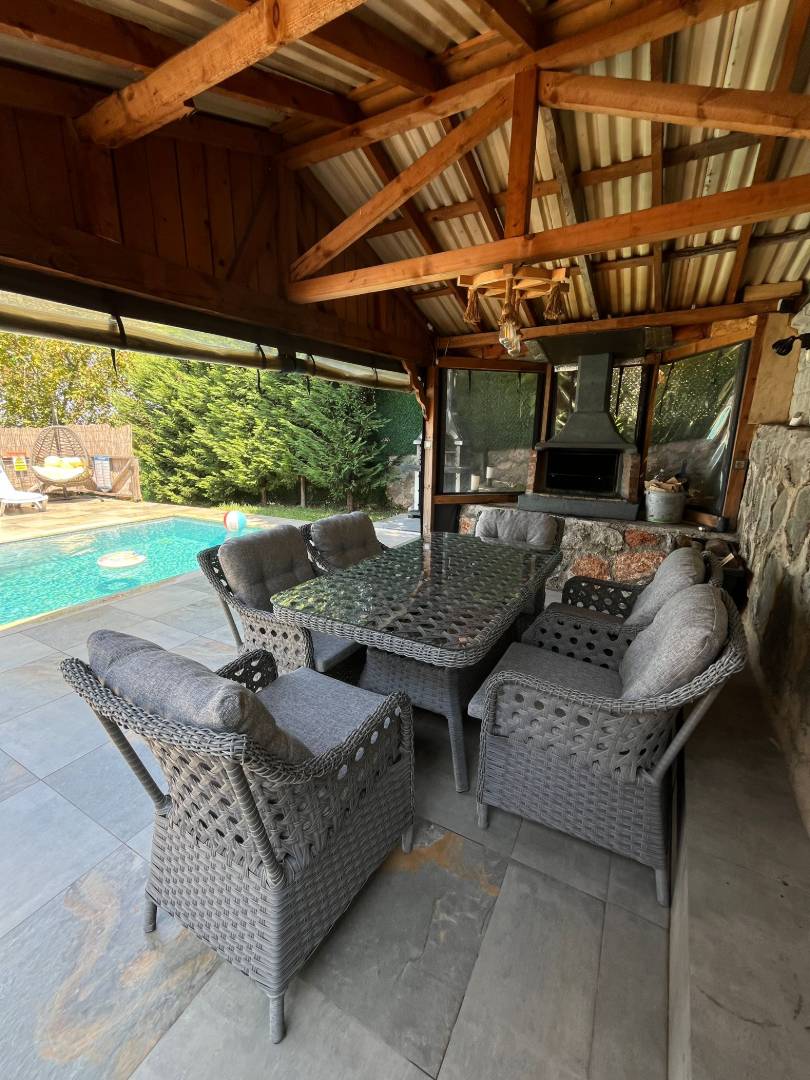 Sapanca'da Geniş Bahçeli, Isıtmalı Havuzlu, Kiralık Müstakil Villa