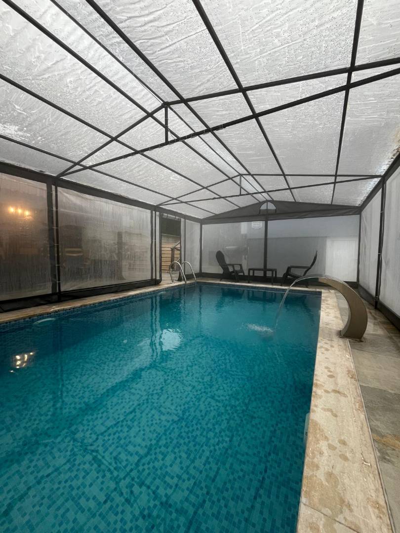 Sapanca'da Geniş Bahçeli, Isıtmalı Havuzlu, Kiralık Müstakil Villa