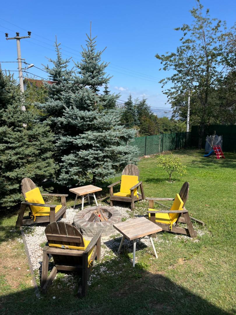 Sapanca'da Geniş Bahçeli, Isıtmalı Havuzlu, Kiralık Müstakil Villa