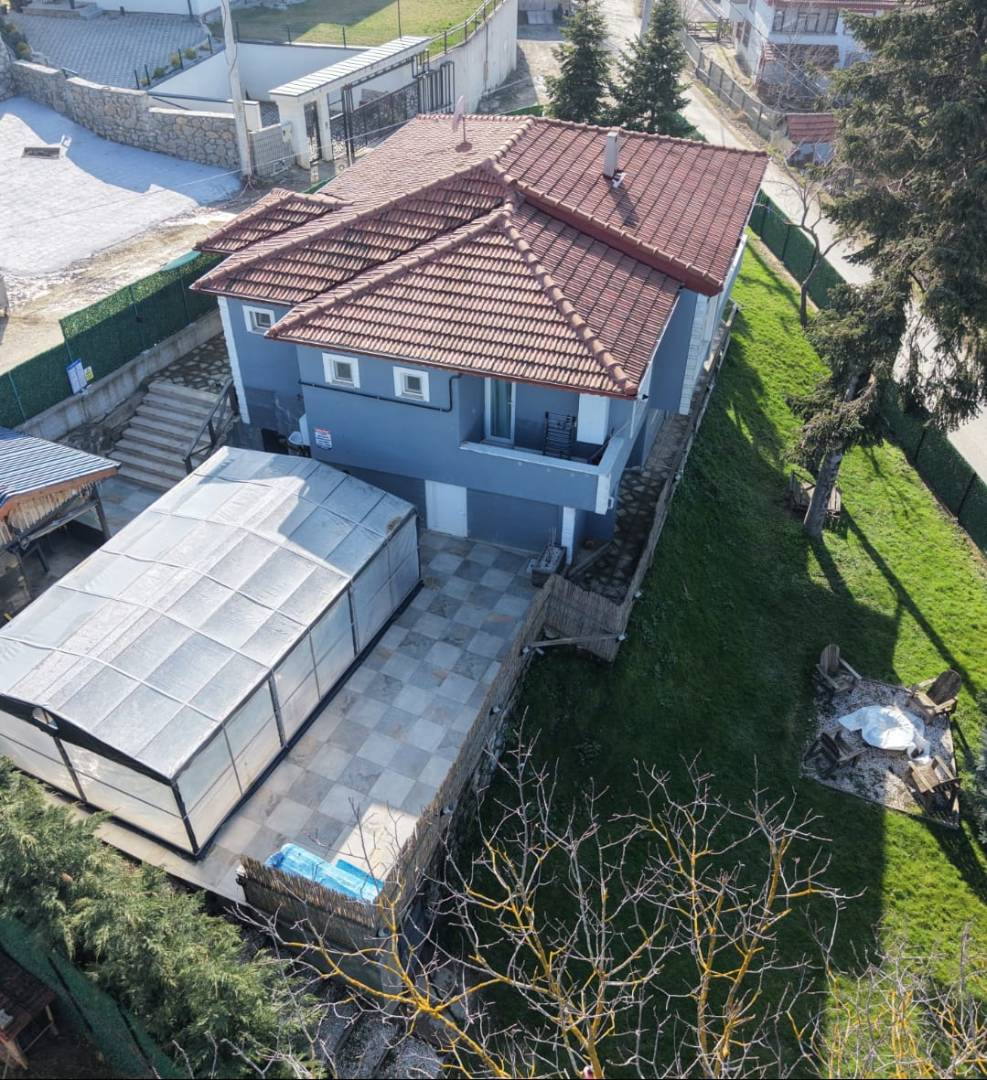 Sapanca'da Geniş Bahçeli, Isıtmalı Havuzlu, Kiralık Müstakil Villa