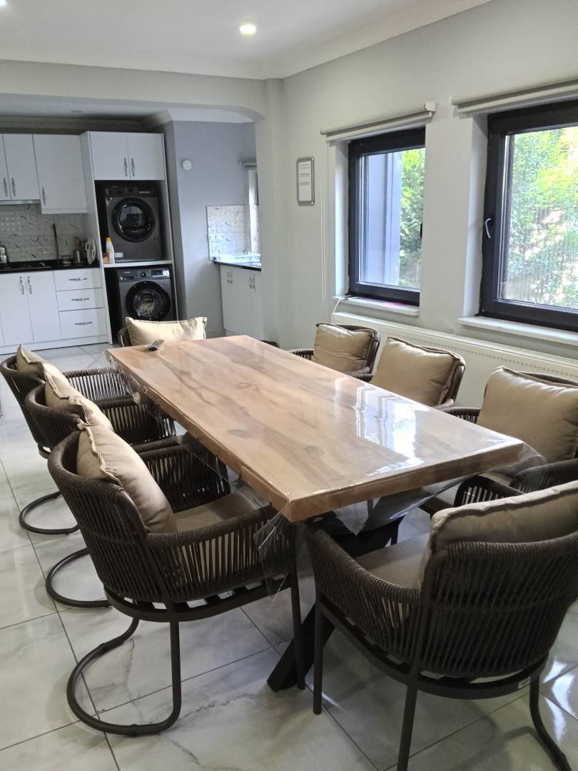Sapanca'da Kalabalık Aileler İçin Uygun, Kapalı Havuzlu, Modern Villa