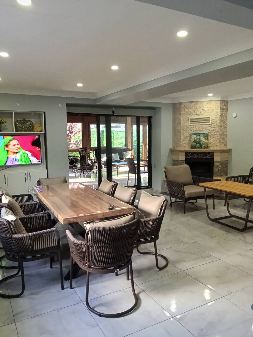 Sapanca'da Kalabalık Aileler İçin Uygun, Kapalı Havuzlu, Modern Villa