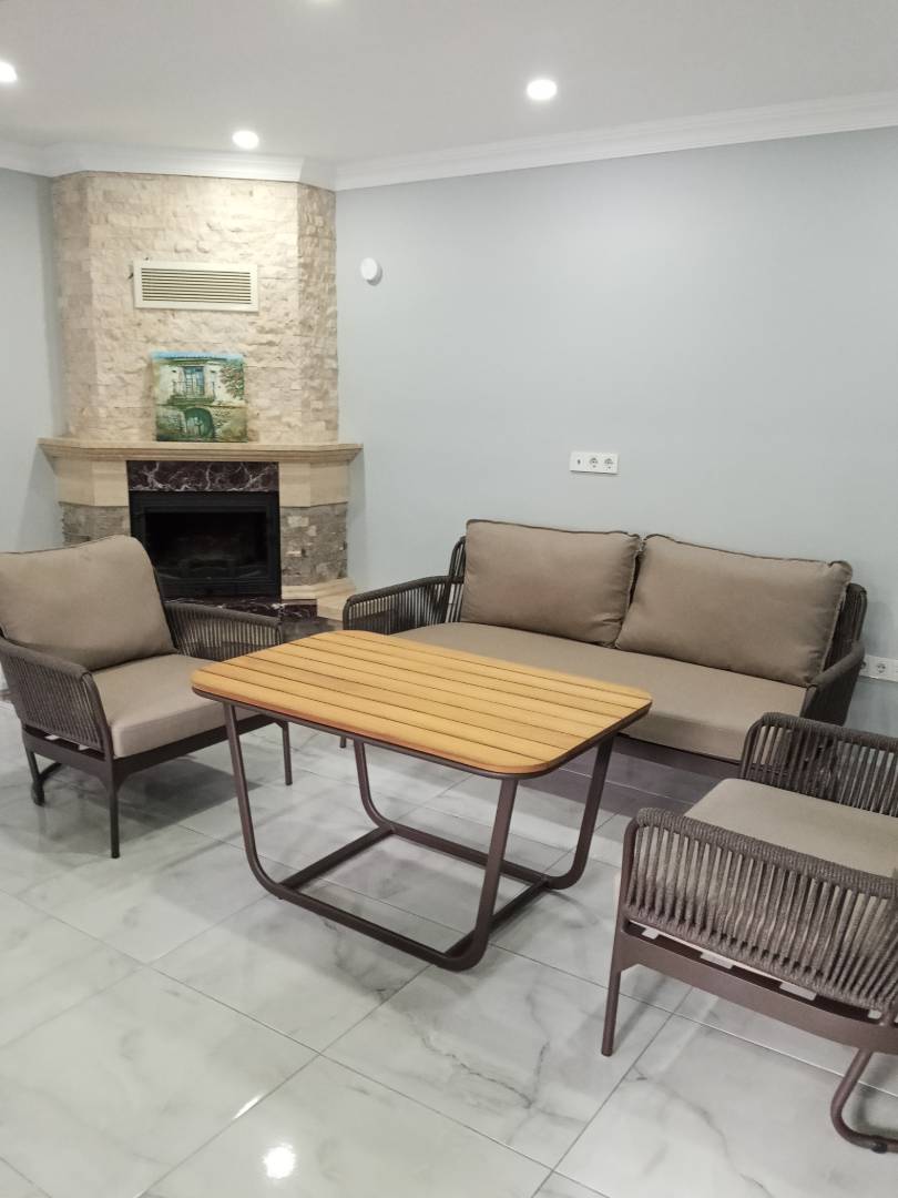 Sapanca'da Kalabalık Aileler İçin Uygun, Kapalı Havuzlu, Modern Villa
