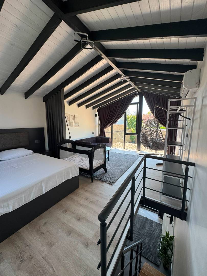 Sapanca'da Modern Tasarımlı, Isıtmalı Havuzlu, Konforlu Bungalov