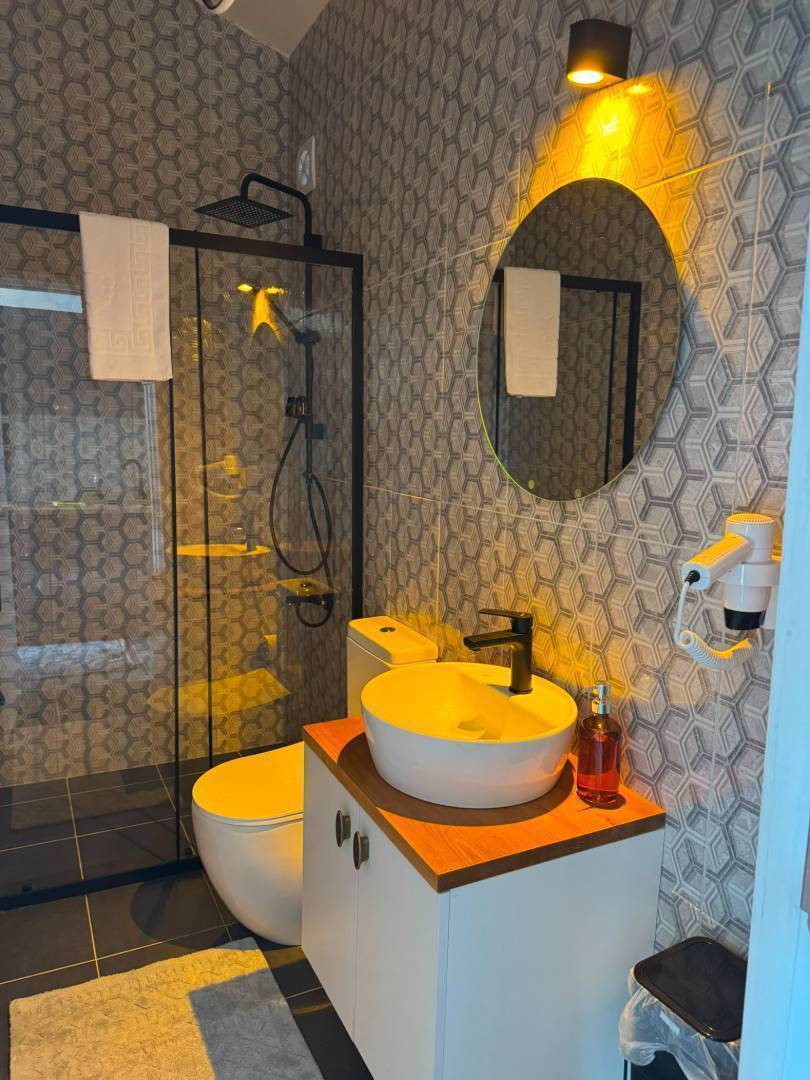 Sapanca'da Modern Tasarımlı, Isıtmalı Havuzlu, Konforlu Bungalov