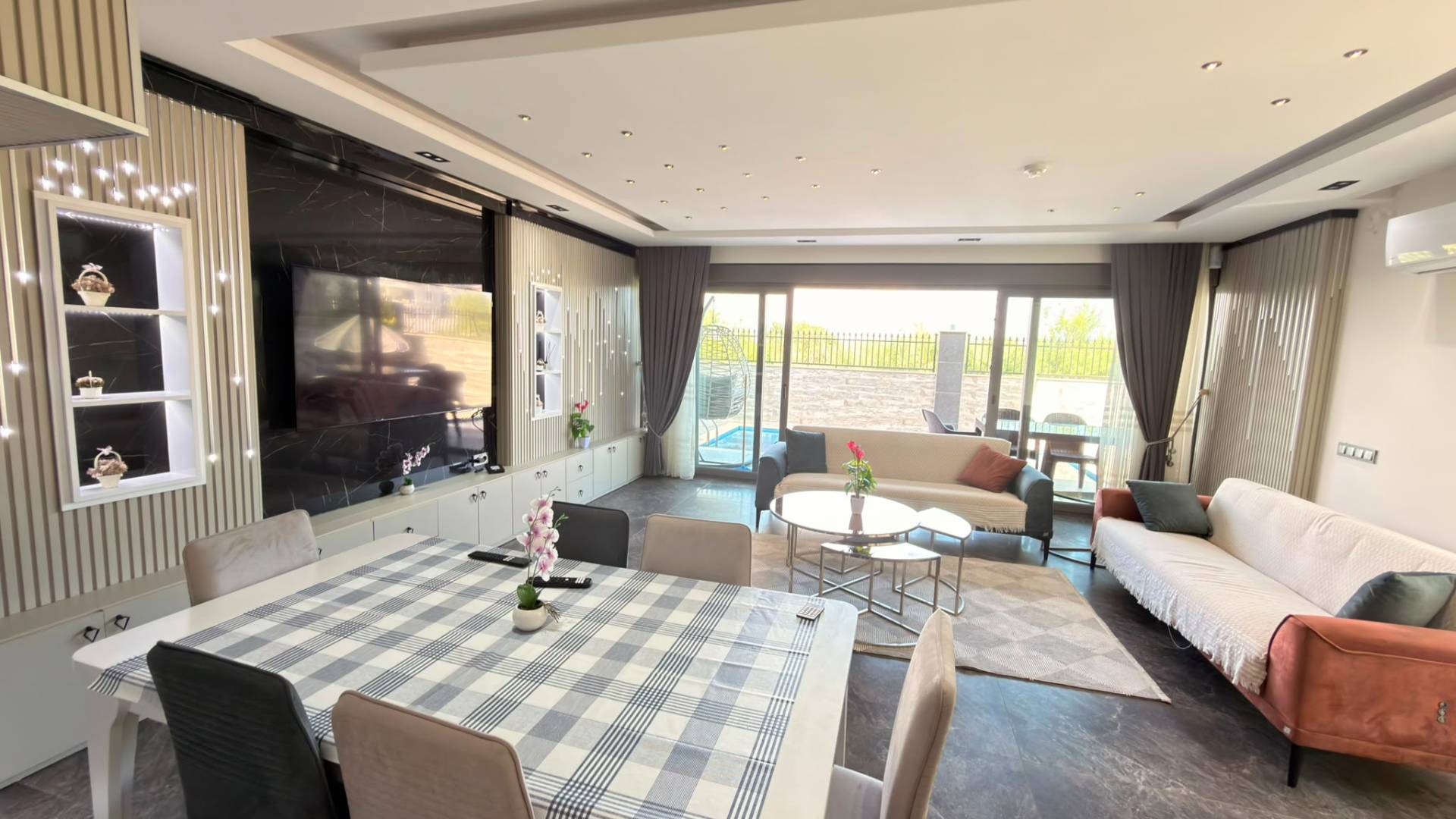 Serik Belek'te Elverişli Konumda, Özel Havuzlu, 4+1 Villa