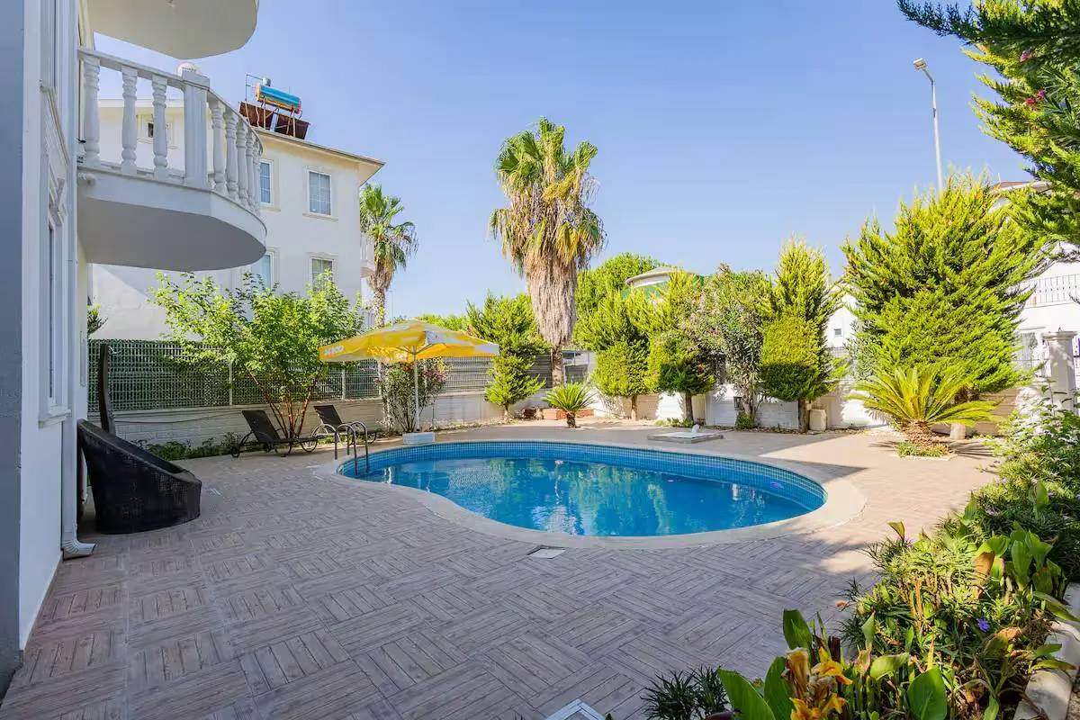 Serik Belek'te Elverişli Konumda, Özel Havuzlu, Kiralık Villa