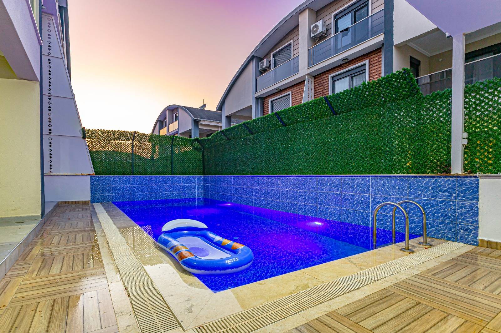 Serik Belek'te Kalabalık Ailelere Uygun, Özel Havuzlu, 5+1 Modern Villa