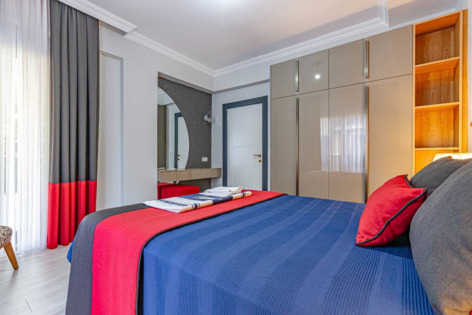 Serik Belek'te Kalabalık Ailelere Uygun, Özel Havuzlu, 5+1 Modern Villa