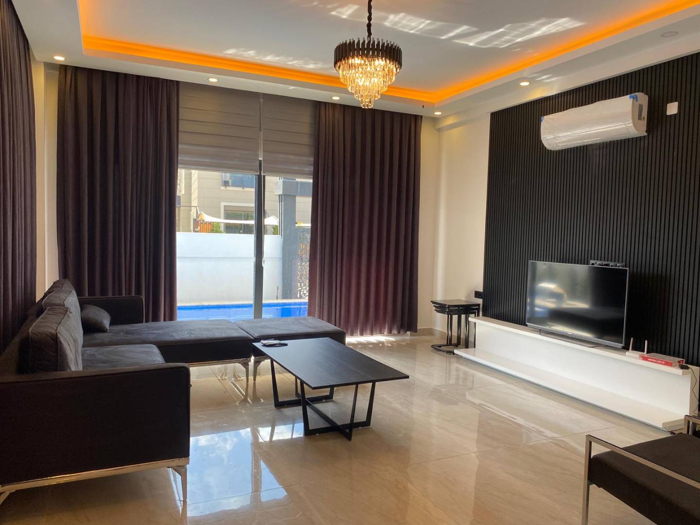 Serik Belek'te Modern Tasarıma Sahip, Özel Havuzlu, 3+1, Kiralık Villa