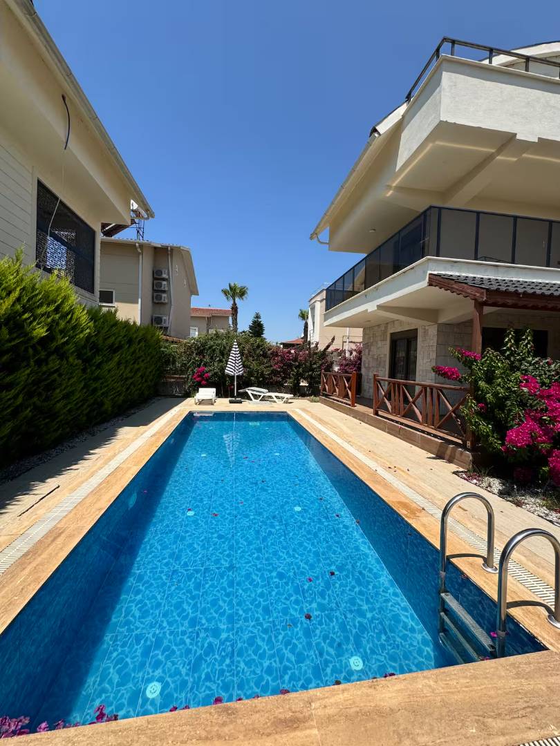 Serik Kadriye'de Geniş Ailelere Uygun, Özel Havuzlu, 4+1 Villa
