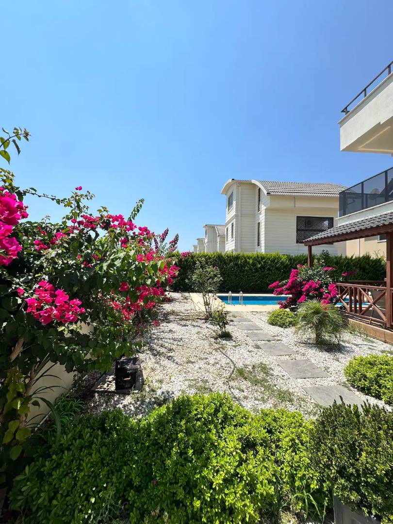 Serik Kadriye'de Geniş Ailelere Uygun, Özel Havuzlu, 4+1 Villa