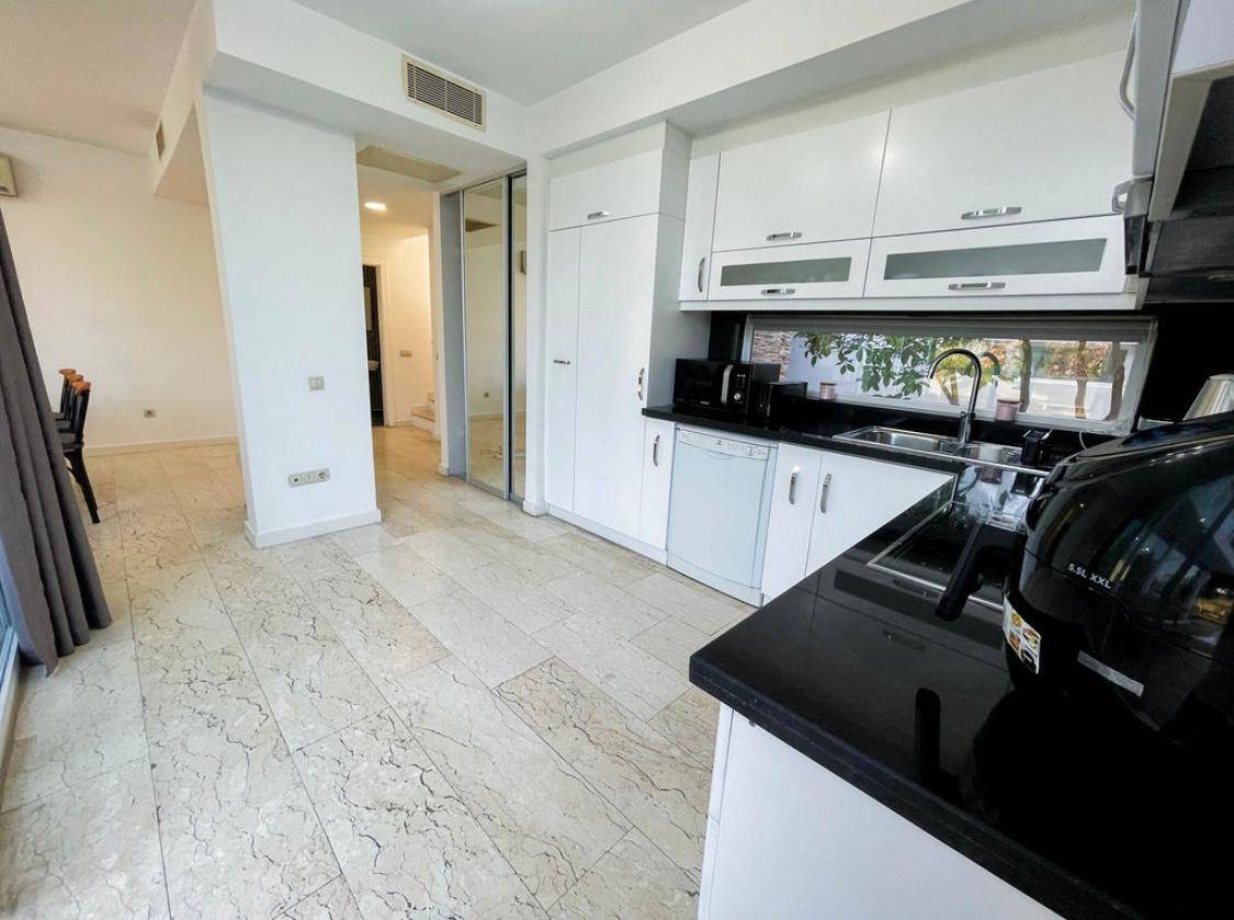 Serik Kadriye'de Merkeze Yakın, Özel Havuzlu, Kiralık Villa