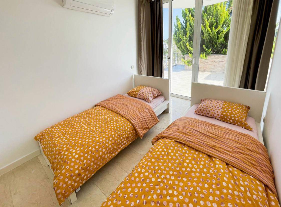 Serik Kadriye'de Merkeze Yakın, Özel Havuzlu, Kiralık Villa