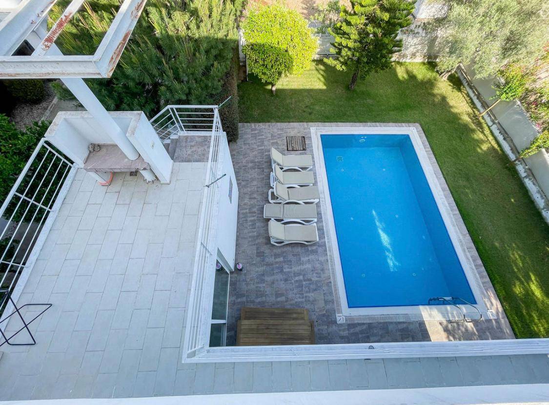 Serik Kadriye'de Merkeze Yakın, Özel Havuzlu, Kiralık Villa