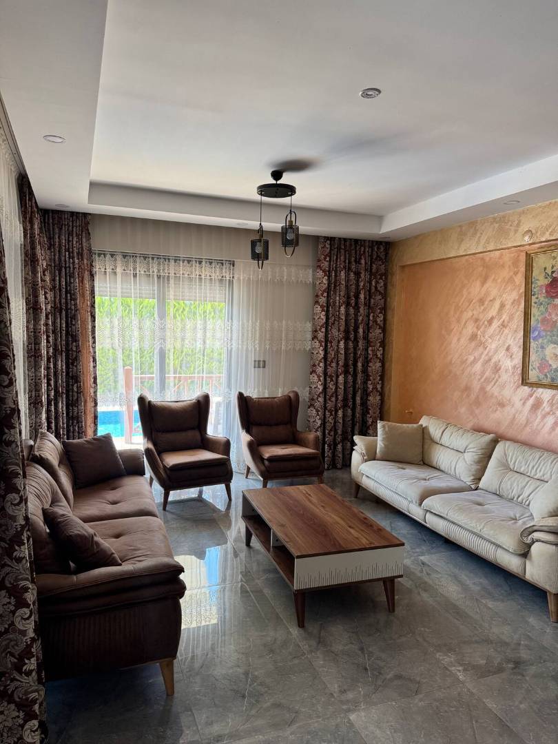 Serik Kadriye'de Merkezi Konumda, Özel Havuzlu, Kiralık Villa